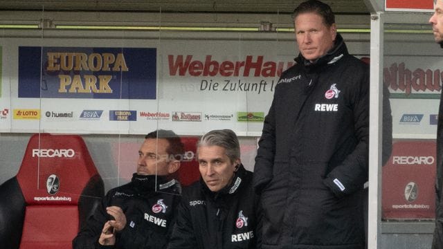 Musste mit Köln eine 0:5-Klatsche in Freiburg hinnehmen: FC-Coach Markus Gisdol (r). Musste mit Köln eine 0:5-Klatsche in Freiburg hinnehmen: FC-Coach Markus Gisdol (r).