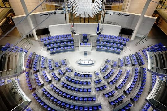 Blick in den Plenarsaal des Bundestags.