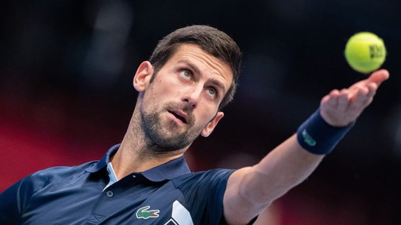 Novak Djokovic verbringt die angeordnete Quarantäne vor Beginn der Australian Open nicht wie fast alle anderen Profis in Melbourne.