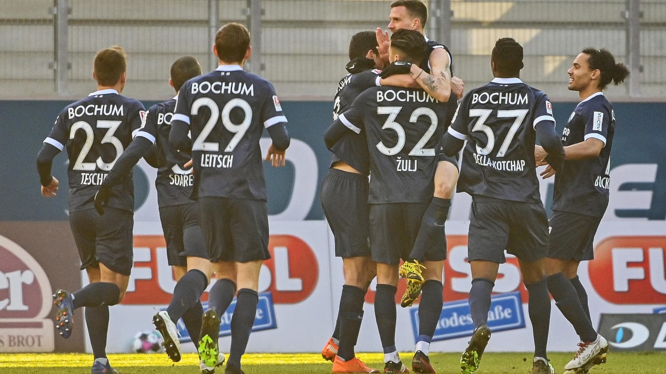 VfL Bochum: Der Verein ist der klare Gewinner des 15. Spieltags der 2. Bundesliga. Mit dem Sieg gegen Jahn Regensburg sind sie neuer HSV-Jäger Nummer eins.