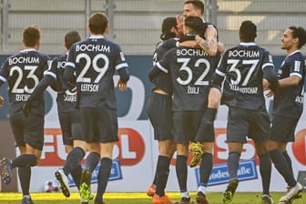 VfL Bochum: Der Verein ist der klare Gewinner des 15. Spieltags der 2. Bundesliga. Mit dem Sieg gegen Jahn Regensburg sind sie neuer HSV-Jäger Nummer eins.