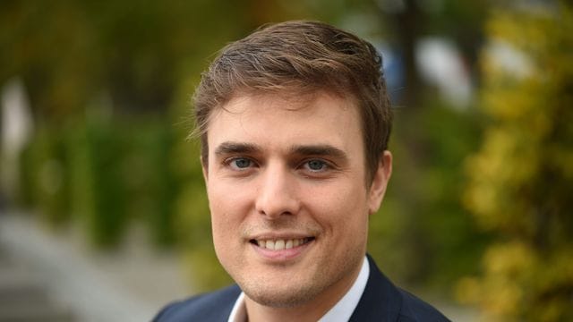 Zuschauer vergleichen den neuen "Tagesschau"-Sprecher Constantin Schreiber mit Superman. Zuschauer vergleichen den neuen "Tagesschau"-Sprecher Constantin Schreiber mit Superman.