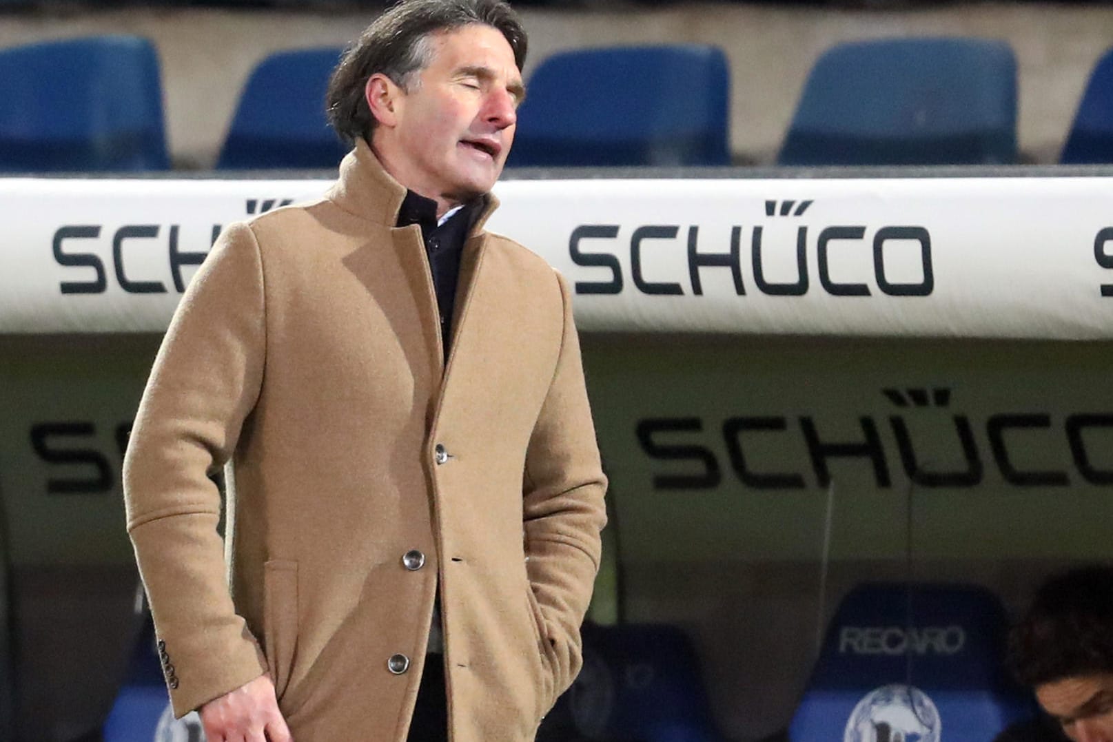 Enttäuscht: Hertha-Trainer Bruno Labbadia während der Partie in Bielefeld.