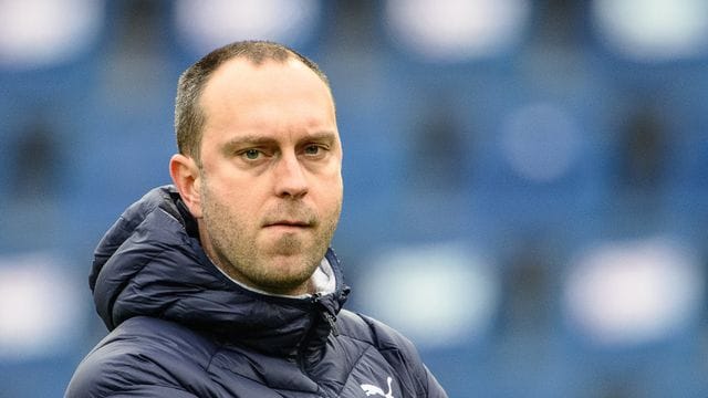 Trainer Ole Werner trifft mit Holstein Kiel im DFB-Pokal auf den FC Bayern München.