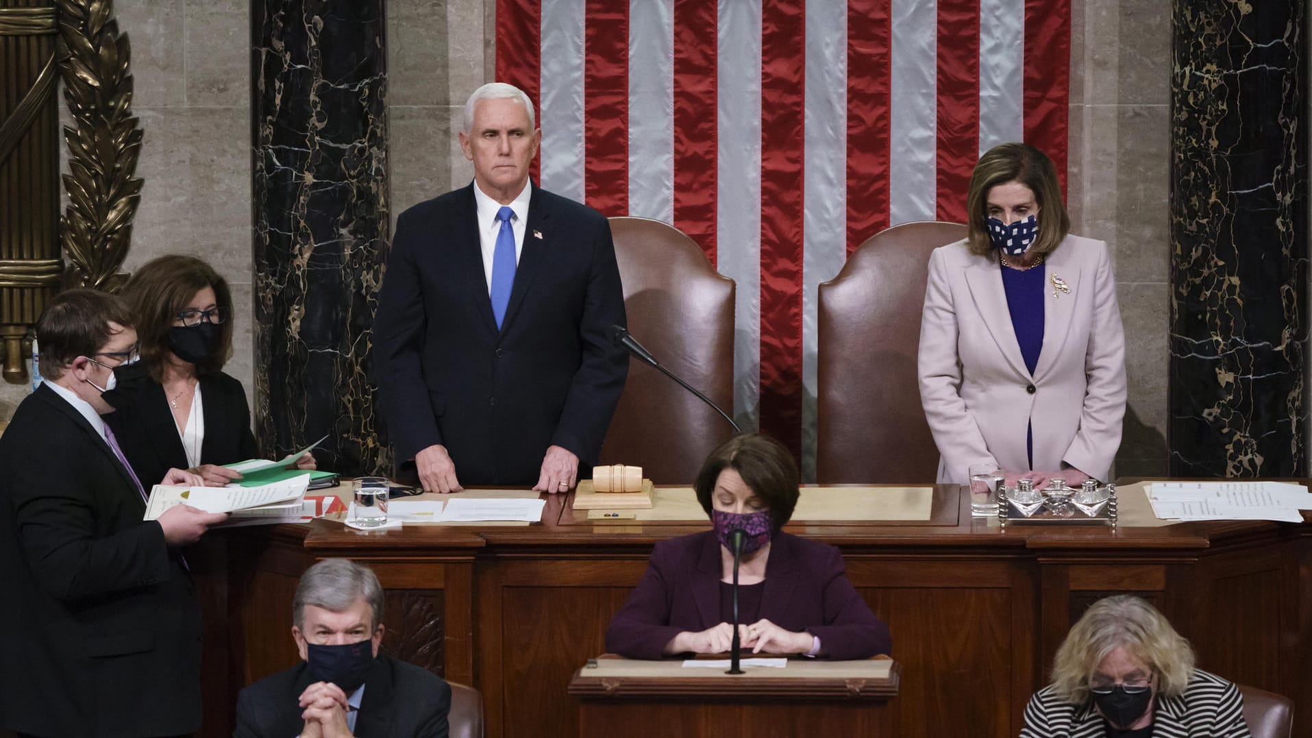 Mike Pence und Nancy Pelosi verlesen im Kongress das Ergebnis des Electoral College: Biden wird der 46. Präsident der Vereinigten Staaten.