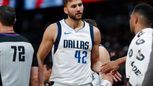 Maxi Kleber wird den Dallas Mavericks für mehrere Partien fehlen. Maxi Kleber wird den Dallas Mavericks für mehrere Partien fehlen.