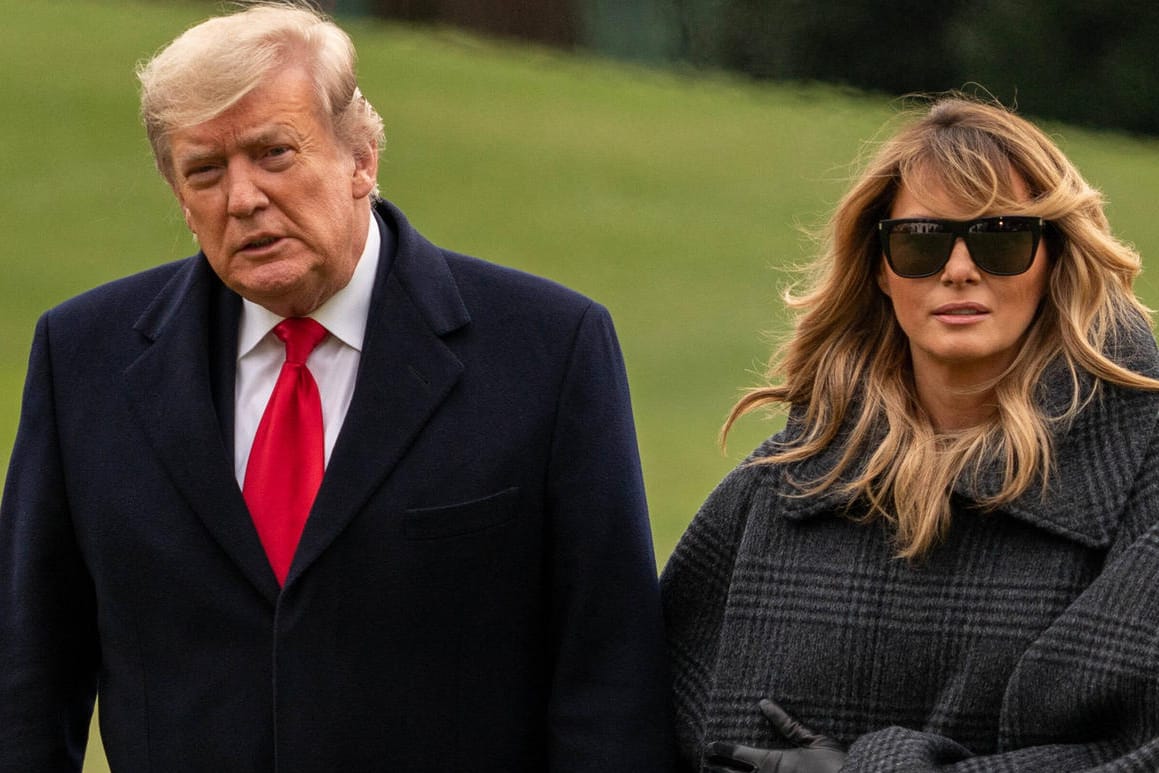 Donald Trump mit Ehefrau Melania an Silvester: Dem US-Präsidenten droht ein zweites Impeachment-Verfahren.