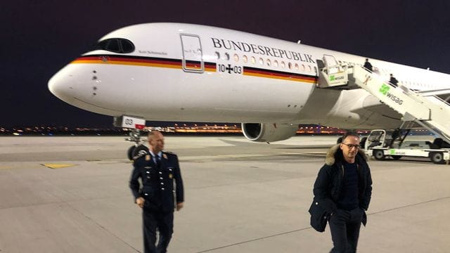 Bundesaußenminister Heiko Maas ist als erstes Mitglied der Bundesregierung mit dem neuen Flugzeug zu einem Staatsbesuch gestartet. Bundesaußenminister Heiko Maas ist als erstes Mitglied der Bundesregierung mit dem neuen Flugzeug zu einem Staatsbesuch gestartet.