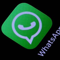 Das Logo von WhatsApp (Symbolbild): Nutzer können sich einen Bericht ihrer Daten anfordern.