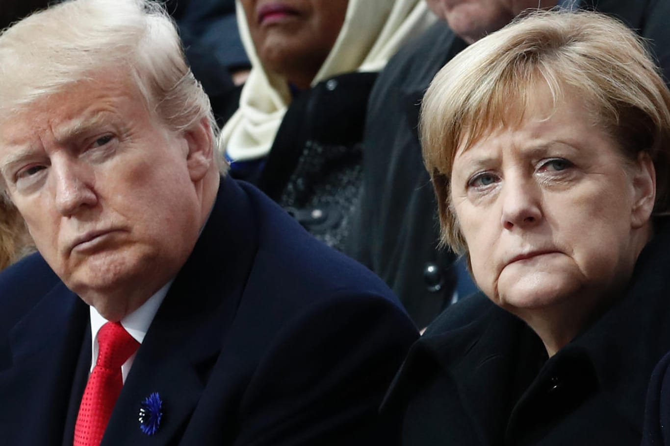 Kanzlerin Merkel mit US-Präsident Trump: Nach dem Sturm auf das Kapitol in den USA haben Twitter und Facebook die Konten von Trump gesperrt.
