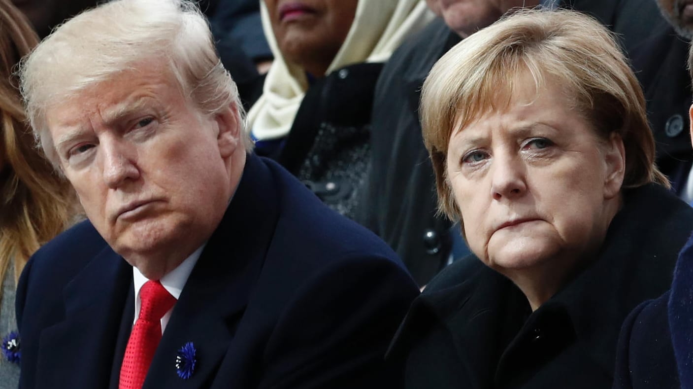 Kanzlerin Merkel mit US-Präsident Trump: Nach dem Sturm auf das Kapitol in den USA haben Twitter und Facebook die Konten von Trump gesperrt.