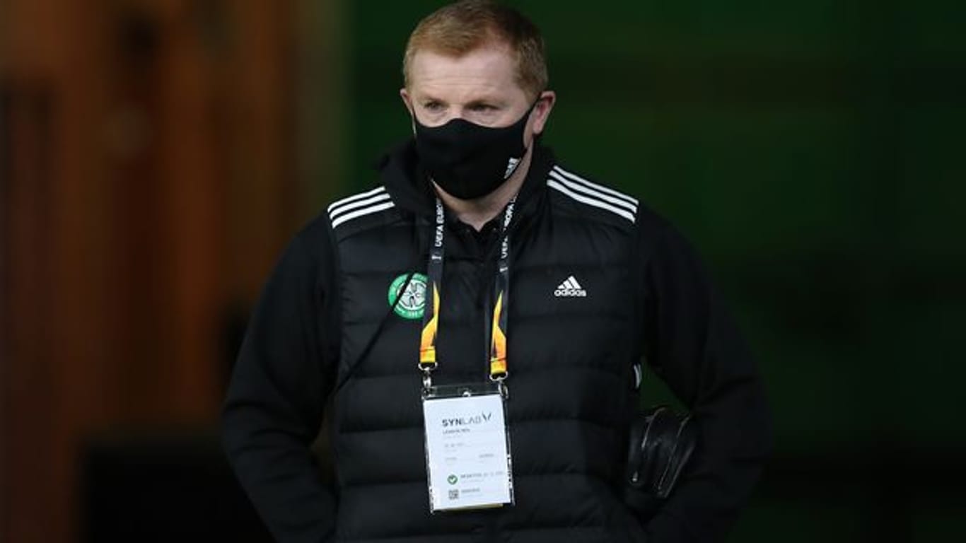 Auch Celtic-Trainer Neil Lennon musste sich in Quarantäne begeben.