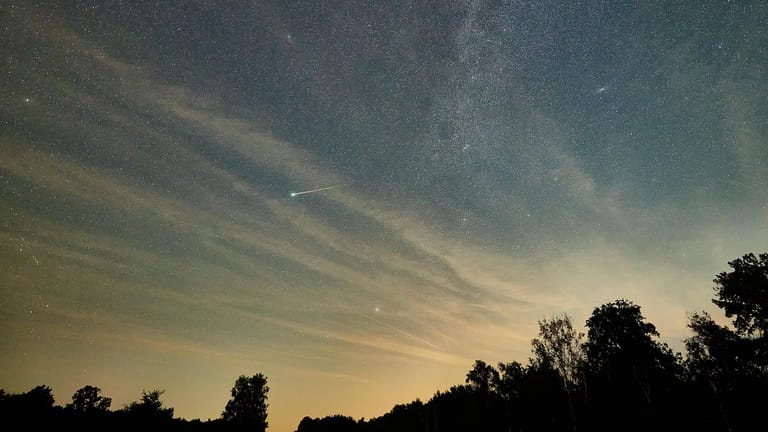 News Bilder des Tages Meteoritenschauer am nächtlichen Sternenhimmel Perseiden: In Norwegen ist ein Meteorit eingeschlagen. (Symbolbild)