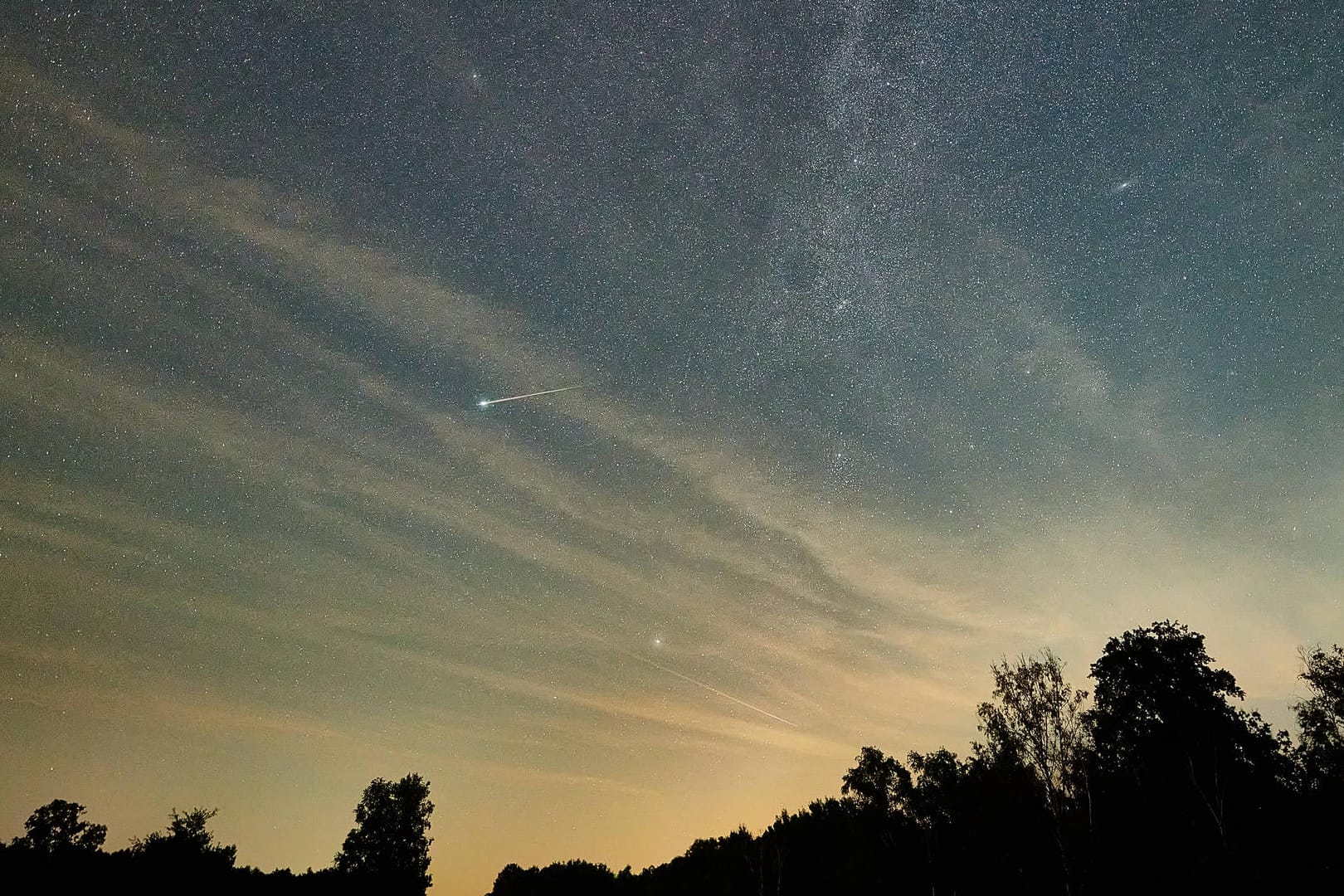News Bilder des Tages Meteoritenschauer am nächtlichen Sternenhimmel Perseiden: In Norwegen ist ein Meteorit eingeschlagen. (Symbolbild)