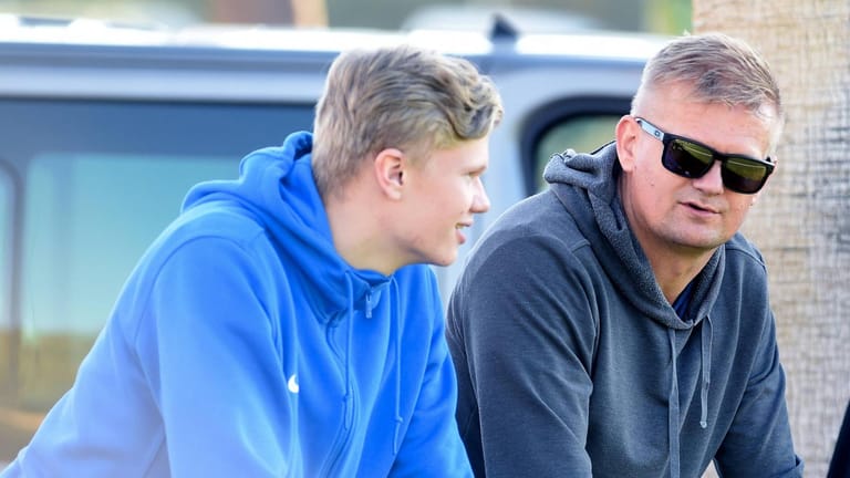 Vater und Sohn: Alf-Inge mit Erling im Jahr 2018, als dieser bei Molde gespielt hat.