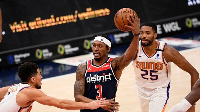 Nicht zu stoppen: Bradley Beal (M) war beim Sieg der Washington Wizards gegen die Phoenix Suns der überragende Mann. Nicht zu stoppen: Bradley Beal (M) war beim Sieg der Washington Wizards gegen die Phoenix Suns der überragende Mann.