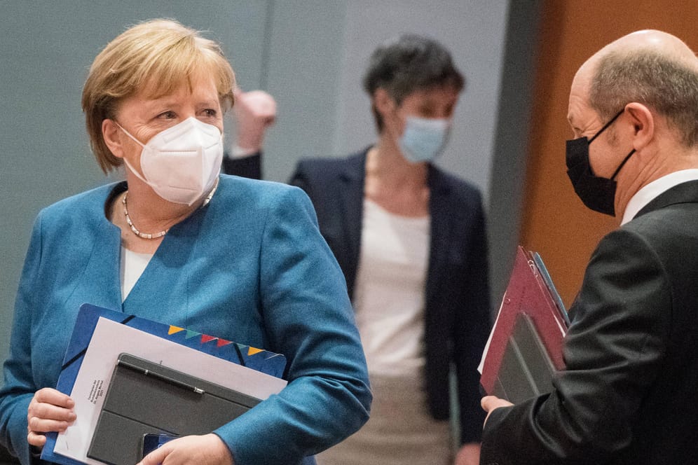 Bundeskanzlerin Angela Merkel (CDU) und Finanzminister Olaf Scholz (SPD): Beide sollen vor den Wirecard-Ausschuss als Zeugen geladen werden.