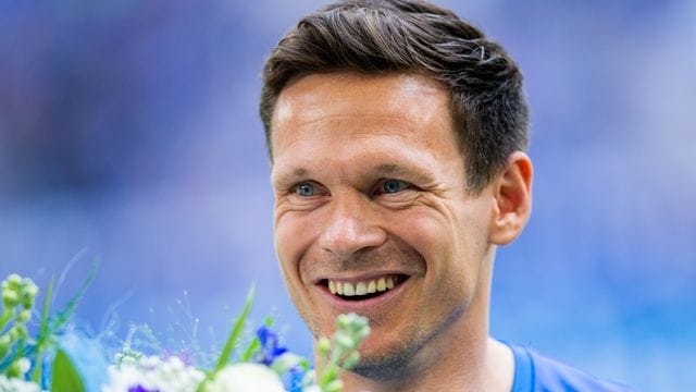 Hofft auf eine Schalker Serie im positiven Sinne: Sascha Riether. Hofft auf eine Schalker Serie im positiven Sinne: Sascha Riether.
