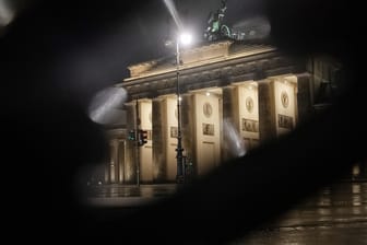 Das Brandenburger Tor: Um Berlin gilt ein Bewegungsradius von 15 Kilometern.