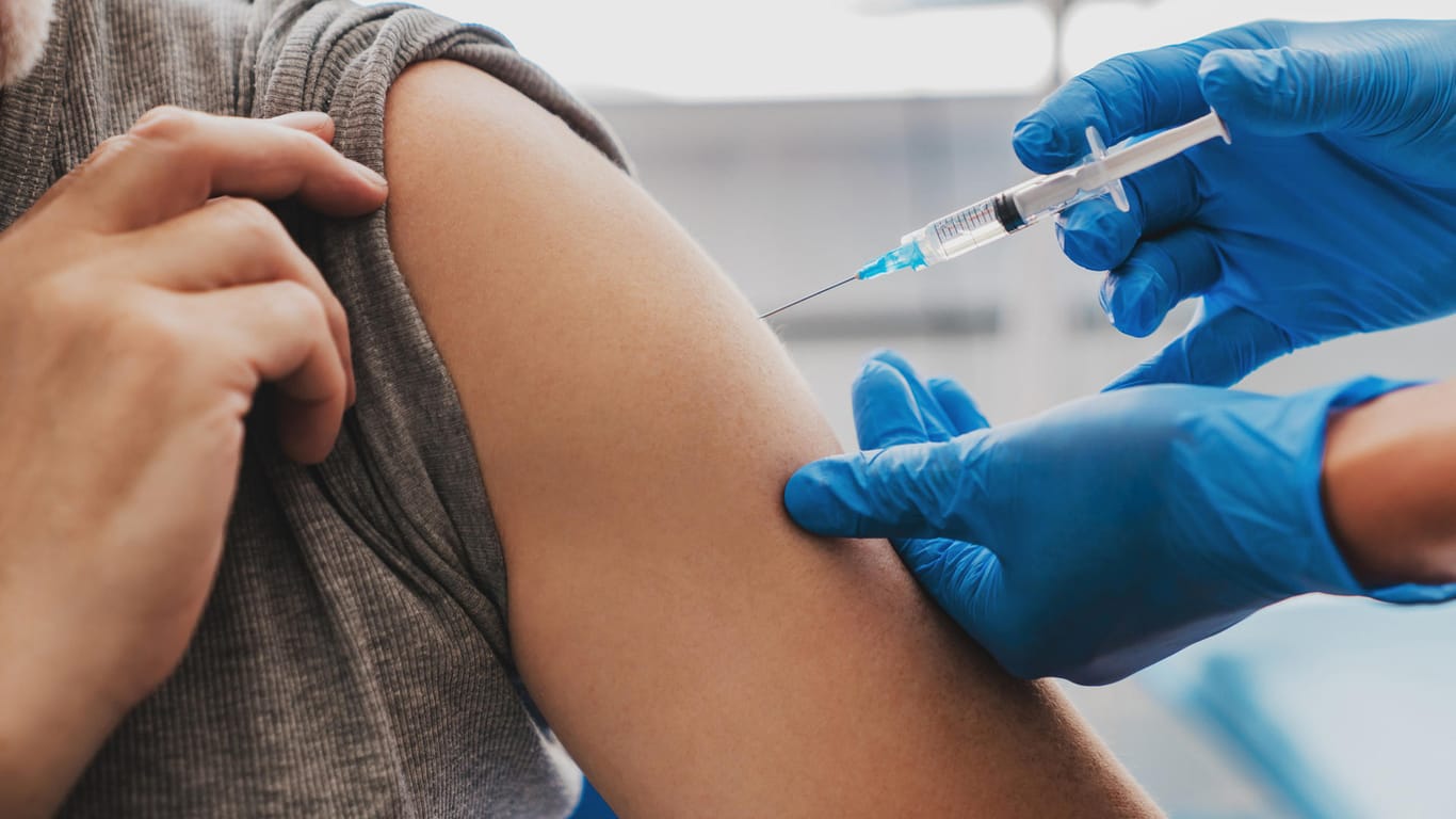 Infektionsschutz: Durch die Impfungen werden sich laut Experten viele sicherer fühlen.