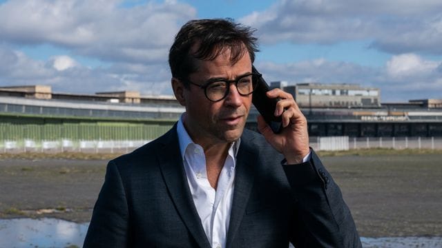 Jan Josef Liefers als Anwalt Joachim Vernau im Thriller "Requiem für einen Freund". Jan Josef Liefers als Anwalt Joachim Vernau im Thriller "Requiem für einen Freund".