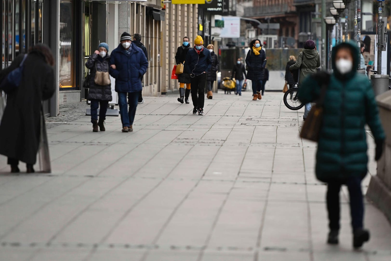 Blick in eine deutsche Fußgängerzone. Deutschlands Bevölkerungszahl stagniert.