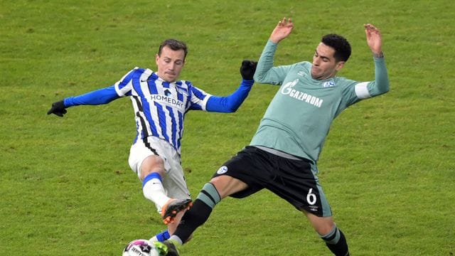 Omar Mascarell (r) könnte Schalke verlassen.