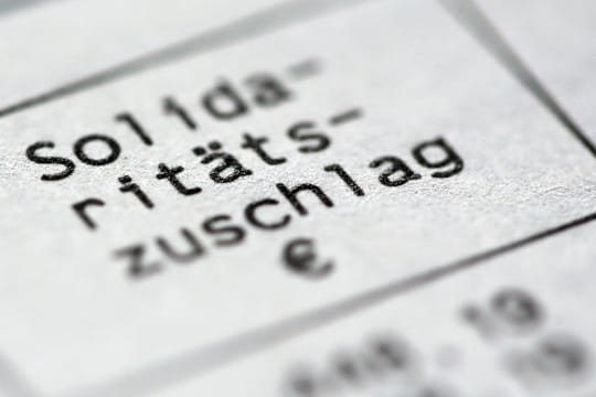 Der Solidaritätszuschlag ist für viele Beschäftigte seit Anfang 2021 Geschichte.