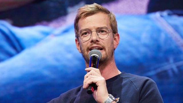 Joko Winterscheidt - hier auf der Marketing-Fachmesse "Online Marketing Rockstars" - moderiert auf ProSieben eine neue Quizshow.