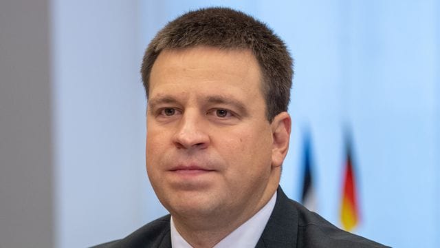 Estlands Ministerpräsident Jüri Ratas will sein Amt niederlegen. Estlands Ministerpräsident Jüri Ratas will sein Amt niederlegen.