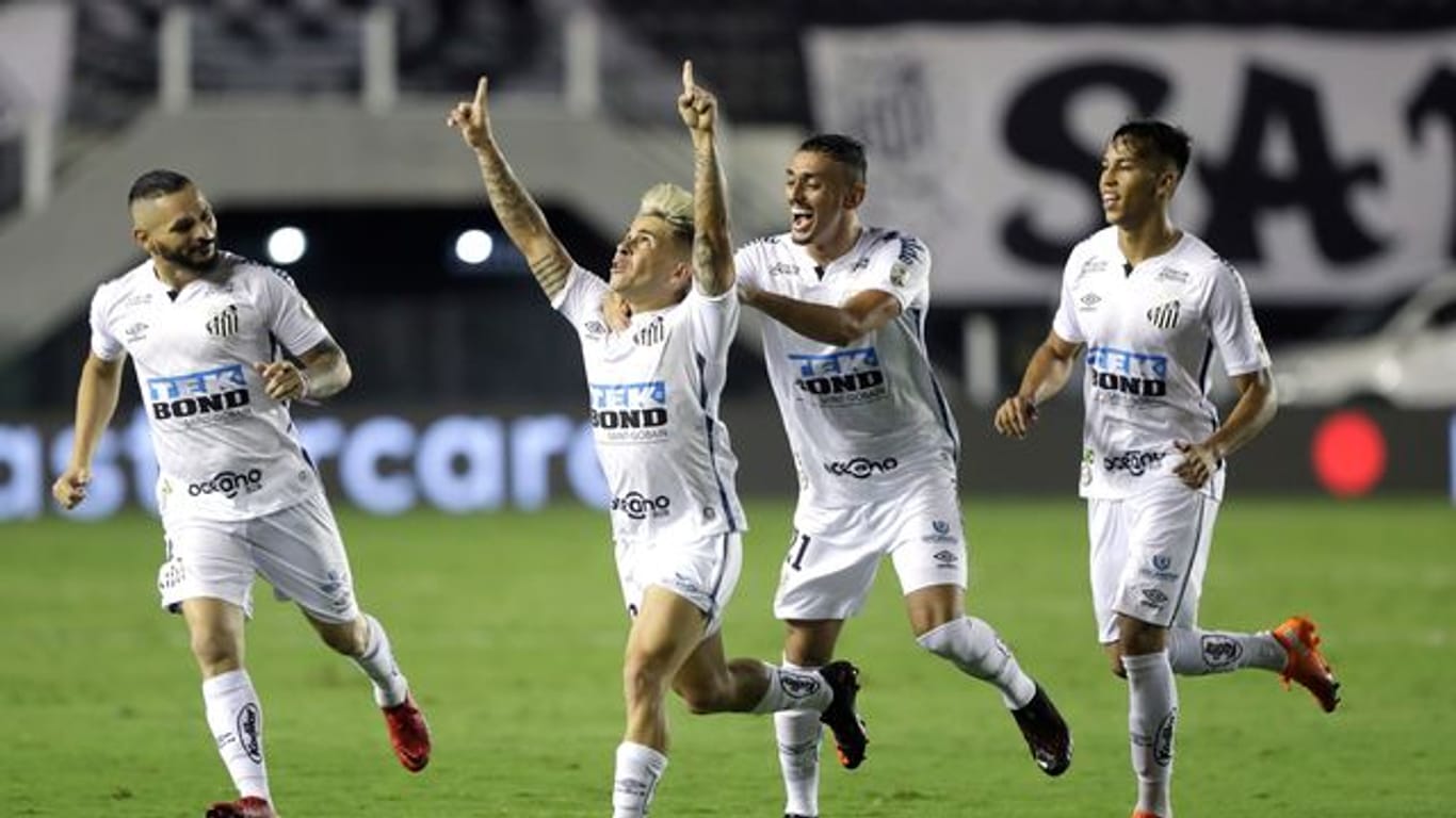 Der FC Santos steht wie Palmeiras São Paulo im Finale der Copa Libertadores. Der FC Santos steht wie Palmeiras São Paulo im Finale der Copa Libertadores.