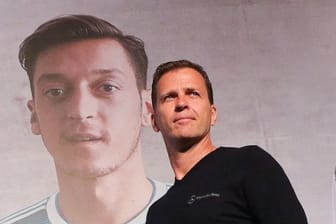 Hofft auf ein Gespräch mit Ex-Weltmeister Mesut Özil: DFB-Direktor Oliver Bierhoff.