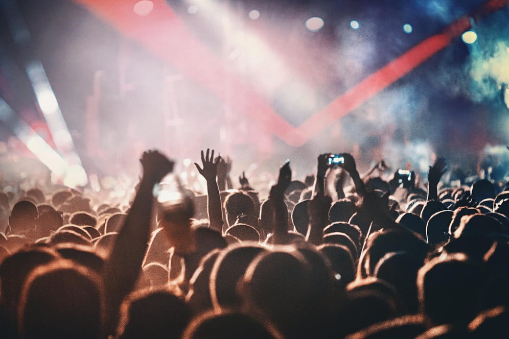 Konzert: Bis wie wie viel Uhr dürfen sich Jugendliche in Clubs oder auf Konzerten aufhalten?