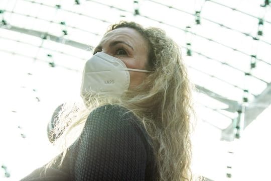 FFP2-Masken schützen im Vergleich zu Alltagsmasken besser vor dem Coronavirus.