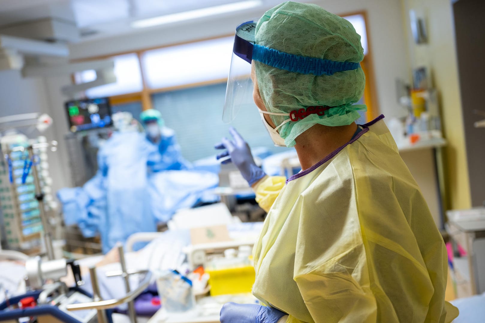 Personal der Intensivstation des RKH Klinikum Ludwigsburg im Einsatz: In den ersten Tagen der Impfkampagne war von größerer Skepsis unter den Pflegenden die Rede.