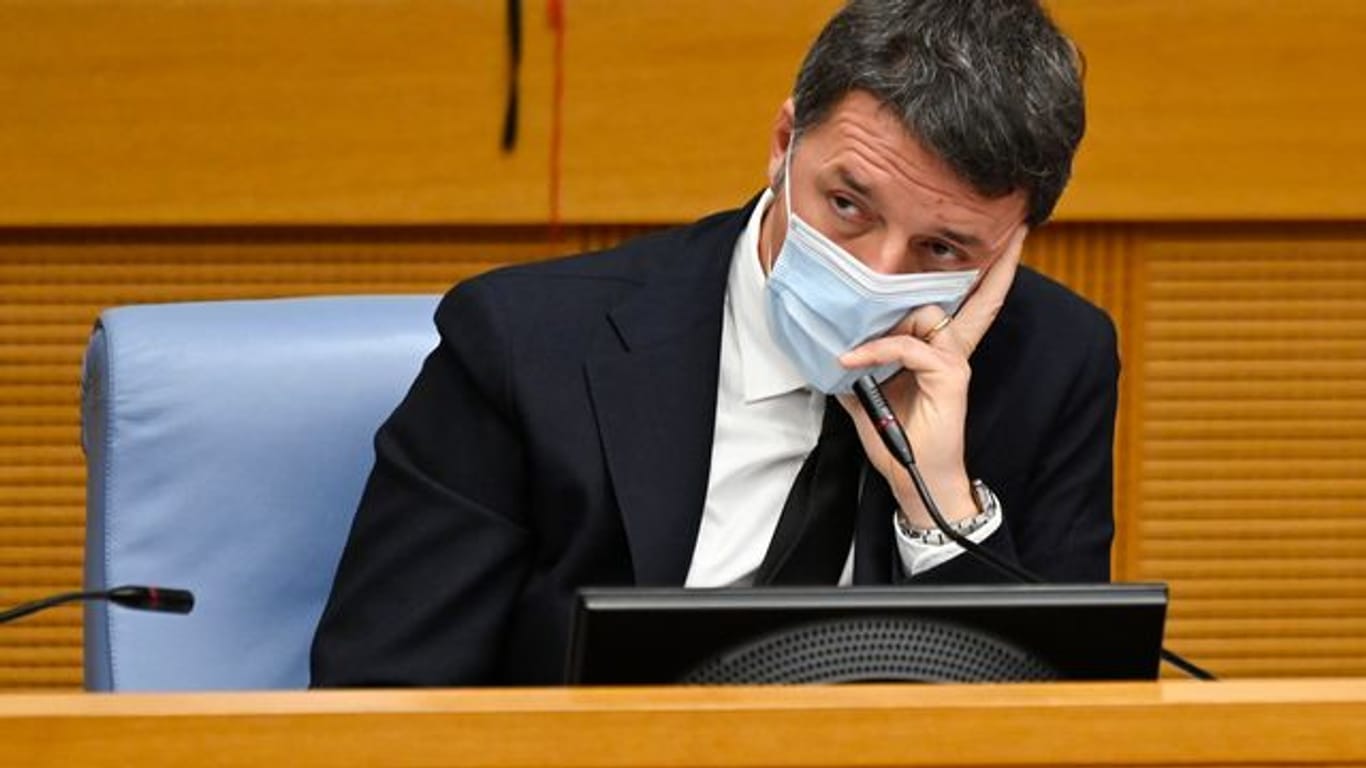 Matteo Renzi, Chef der in Italien mitregierenden Partei Italia Viva, hält eine Pressekonferenz in der Abgeordnetenkammer in Rom ab.