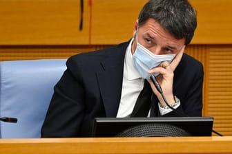 Matteo Renzi, Chef der in Italien mitregierenden Partei Italia Viva, hält eine Pressekonferenz in der Abgeordnetenkammer in Rom ab.