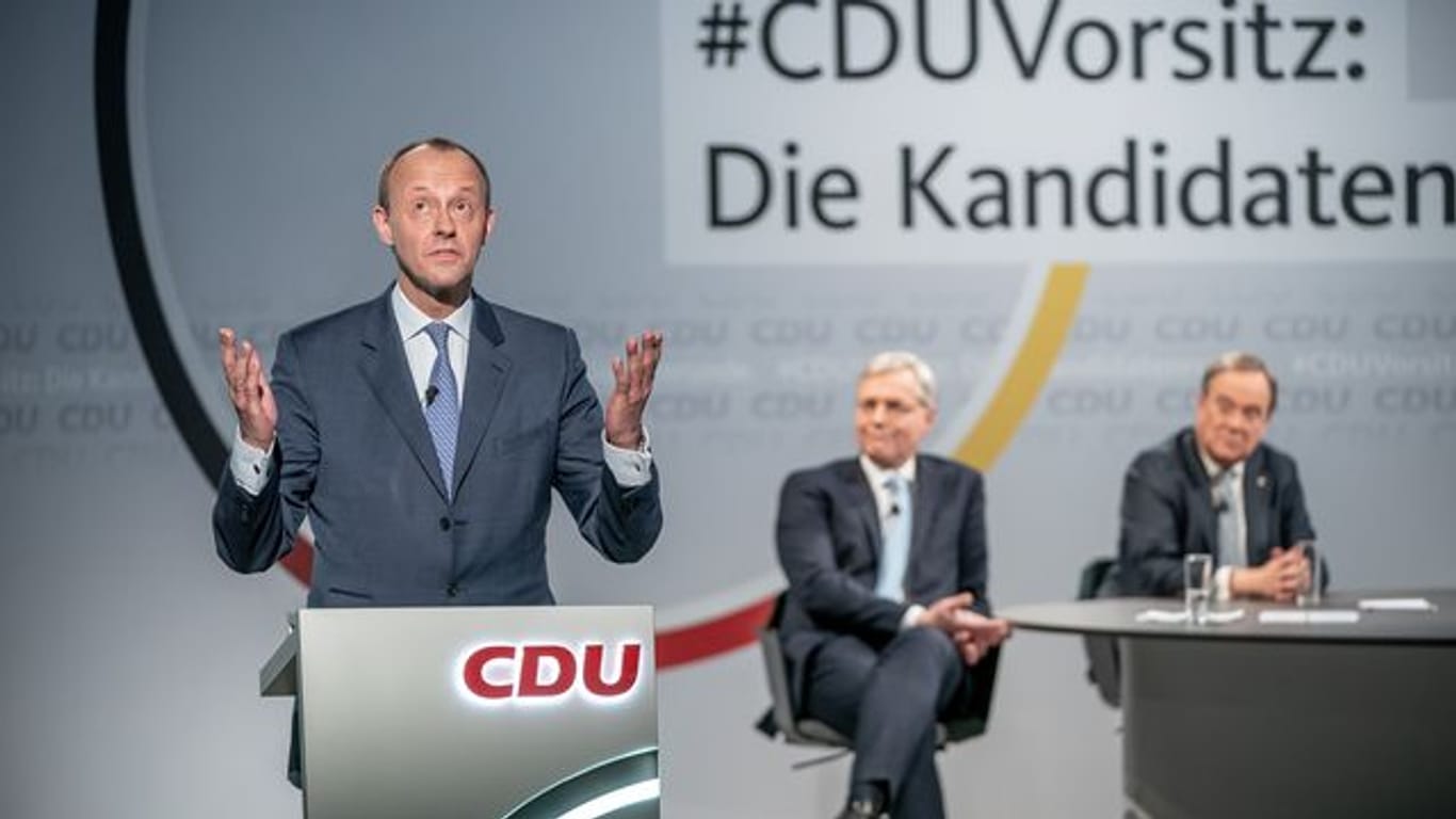Friedrich Merz (l) versichert im Fall seiner Wahl zum CDU-Chef, einen Bruch mit der Ära Merkel verhindern zu wollen.