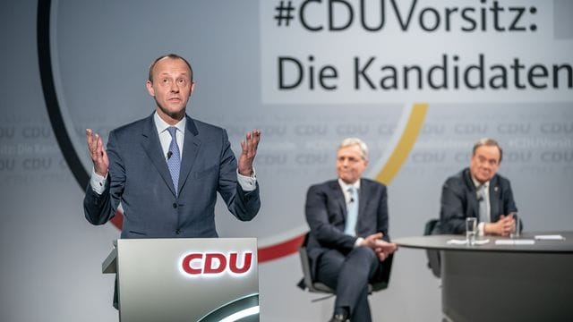 Friedrich Merz (l) versichert im Fall seiner Wahl zum CDU-Chef, einen Bruch mit der Ära Merkel verhindern zu wollen. Friedrich Merz (l) versichert im Fall seiner Wahl zum CDU-Chef, einen Bruch mit der Ära Merkel verhindern zu wollen.