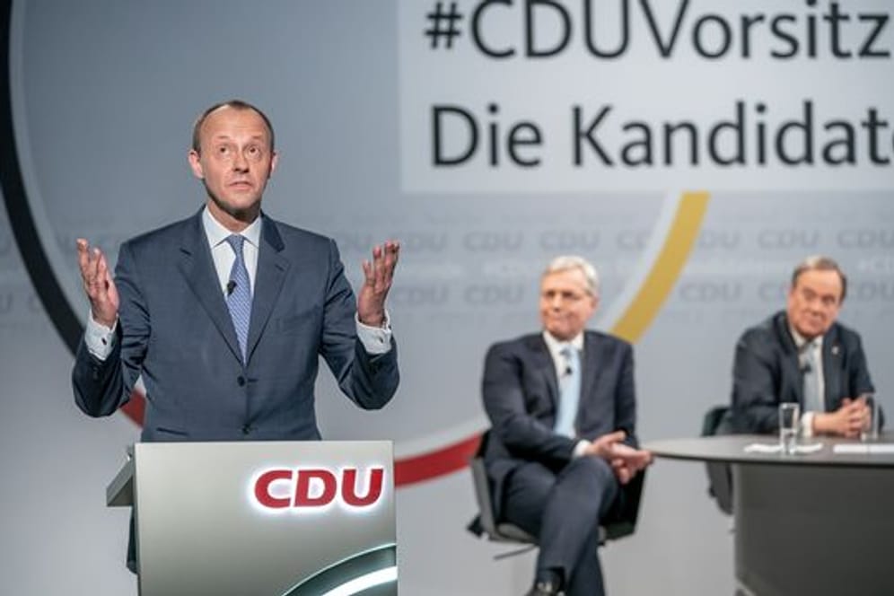 Friedrich Merz (l) versichert im Fall seiner Wahl zum CDU-Chef, einen Bruch mit der Ära Merkel verhindern zu wollen.