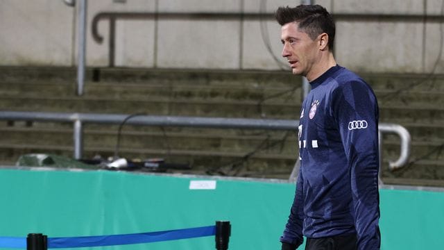 Der FC Bayern München verzichtet in Kiel zunächst auf Robert Lewandowski. Der FC Bayern München verzichtet in Kiel zunächst auf Robert Lewandowski.