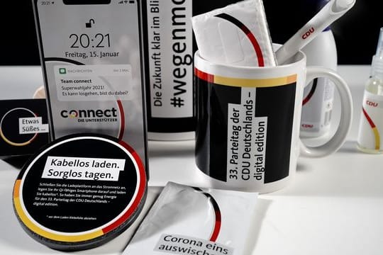 In der CDU-Parteizentrale in Berlin wird das Willkommenspaket für die Delegierten des bevorstehenden digitalen Bundesparteitags der CDU vorbereitet.