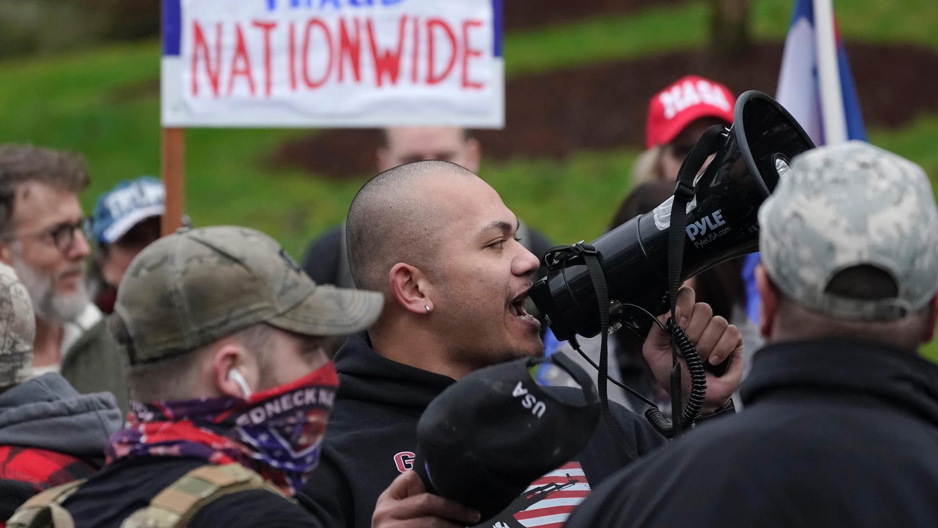 Trump-Unterstützer protestieren gegen den Wechsel im Weißen Haus: Nach den gewalttätigen Ausschreitungen in Washington geht auch Telegram verstärkt gegen rechtsextreme Hassgruppen vor.