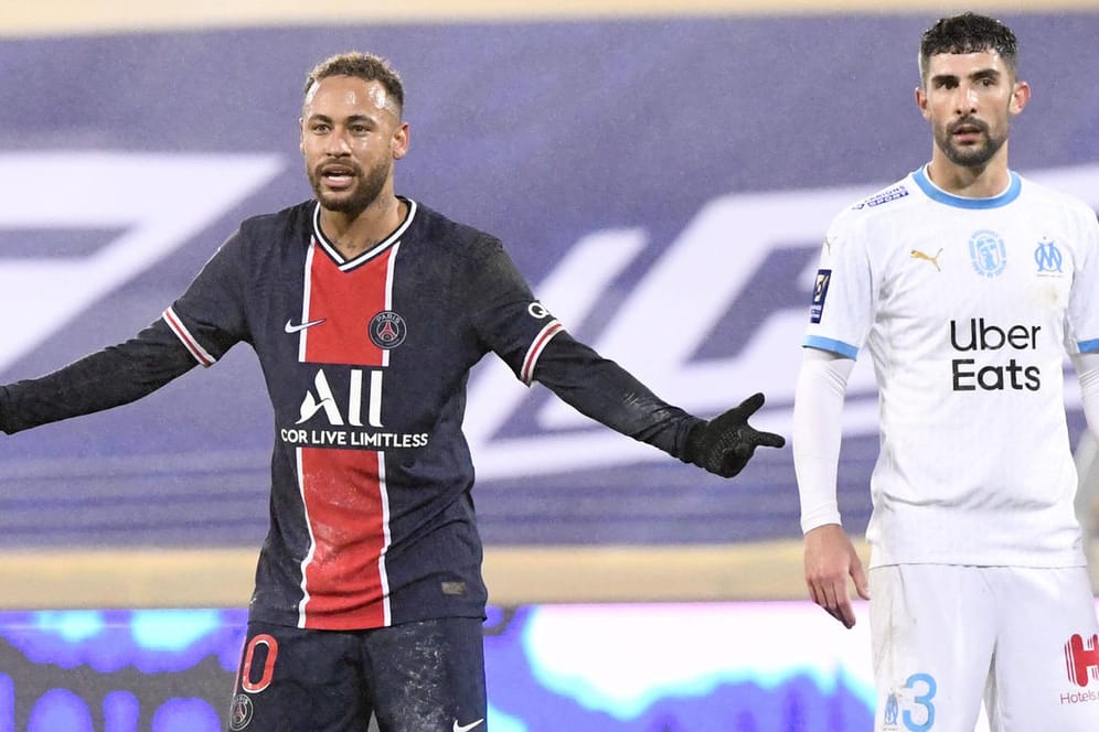 Neymar (l.) mit Erzfeind Álvaro: Die beiden Fußball-Profis lieferten sich auf und neben dem Platz ein Wortgefecht.