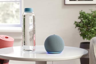 Der Amazon Echo Dot steuert das Smarthome: Heute gibt es den smarten Lautsprecher im Angebot besonders günstig.