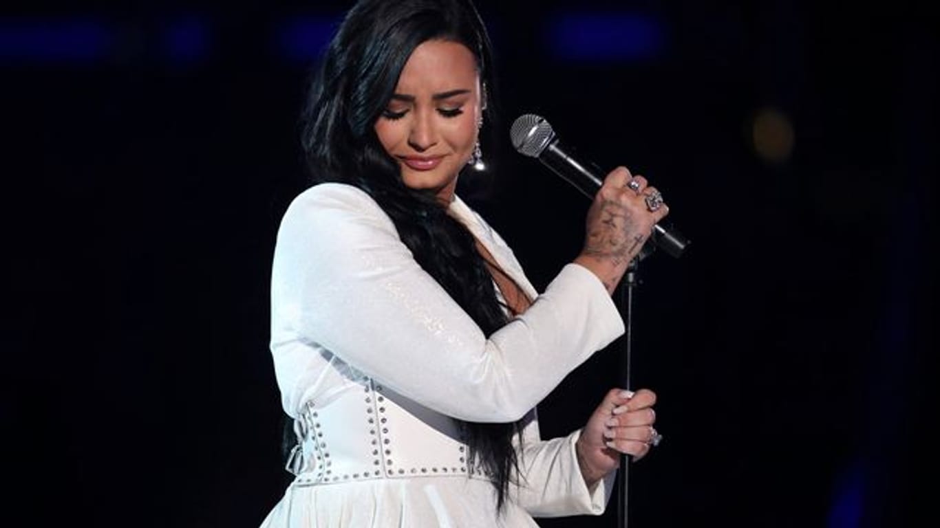 Demi Lovato hat in den letzten Jahren immer wieder offen über ihre Alkohol- und Drogensucht gesprochen.