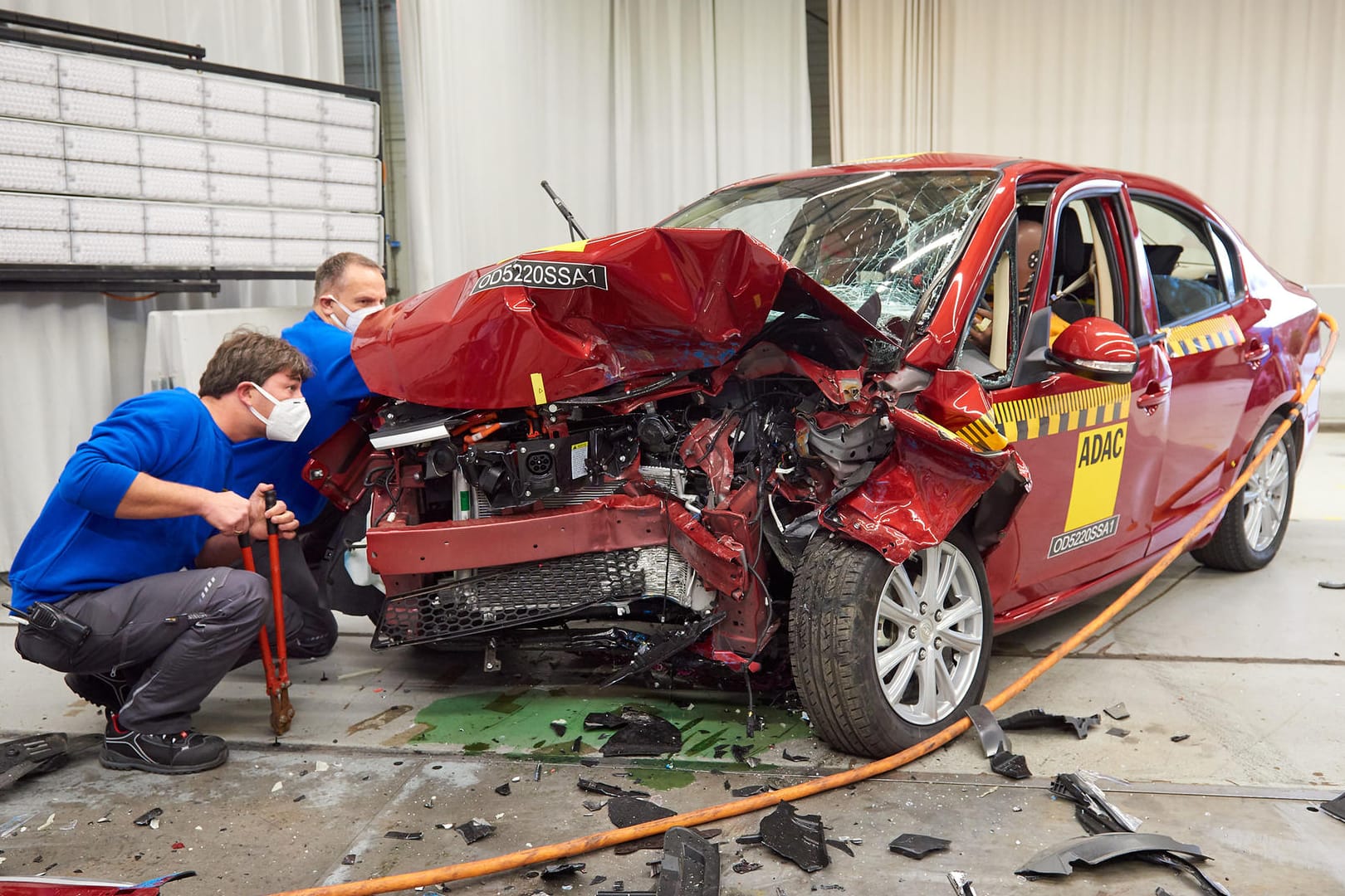 Suda SA01 nach dem Crashtest: Keinerlei Airbags, noch nicht einmal Gurtstraffer, können die Insassen vor Verletzungen schützen.