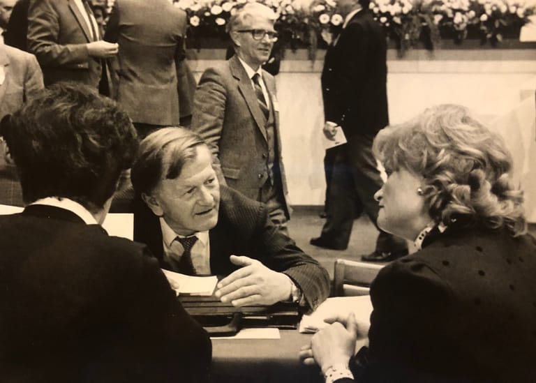 Mit Hannelore Kohl: Heinz Schwarz 1985 beim CDU-Bundesparteitag in Essen.
