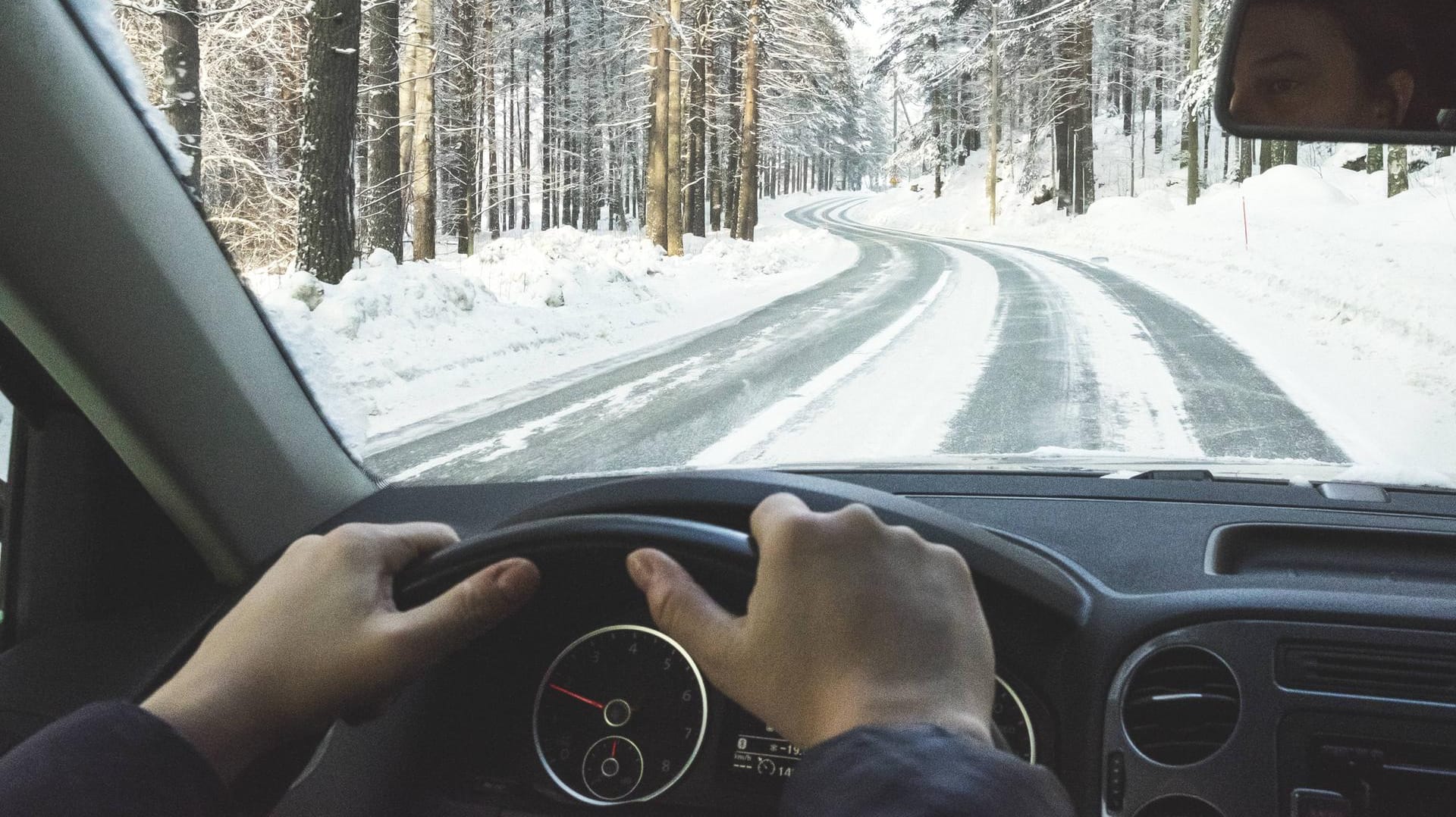 Autofahren im Winter: Einige einfache Faustregeln machen die Fahrt sicherer.