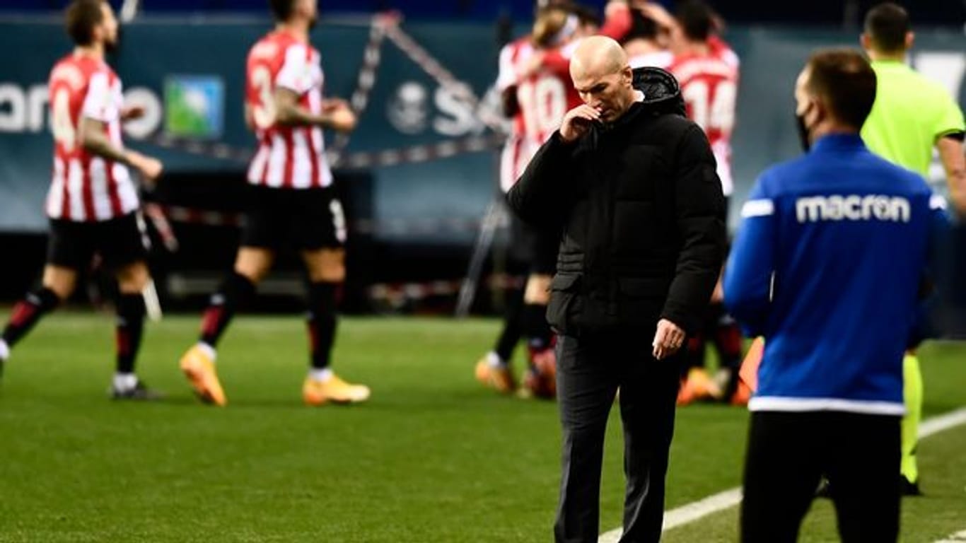 Trainer Zinedine Zidane (2.